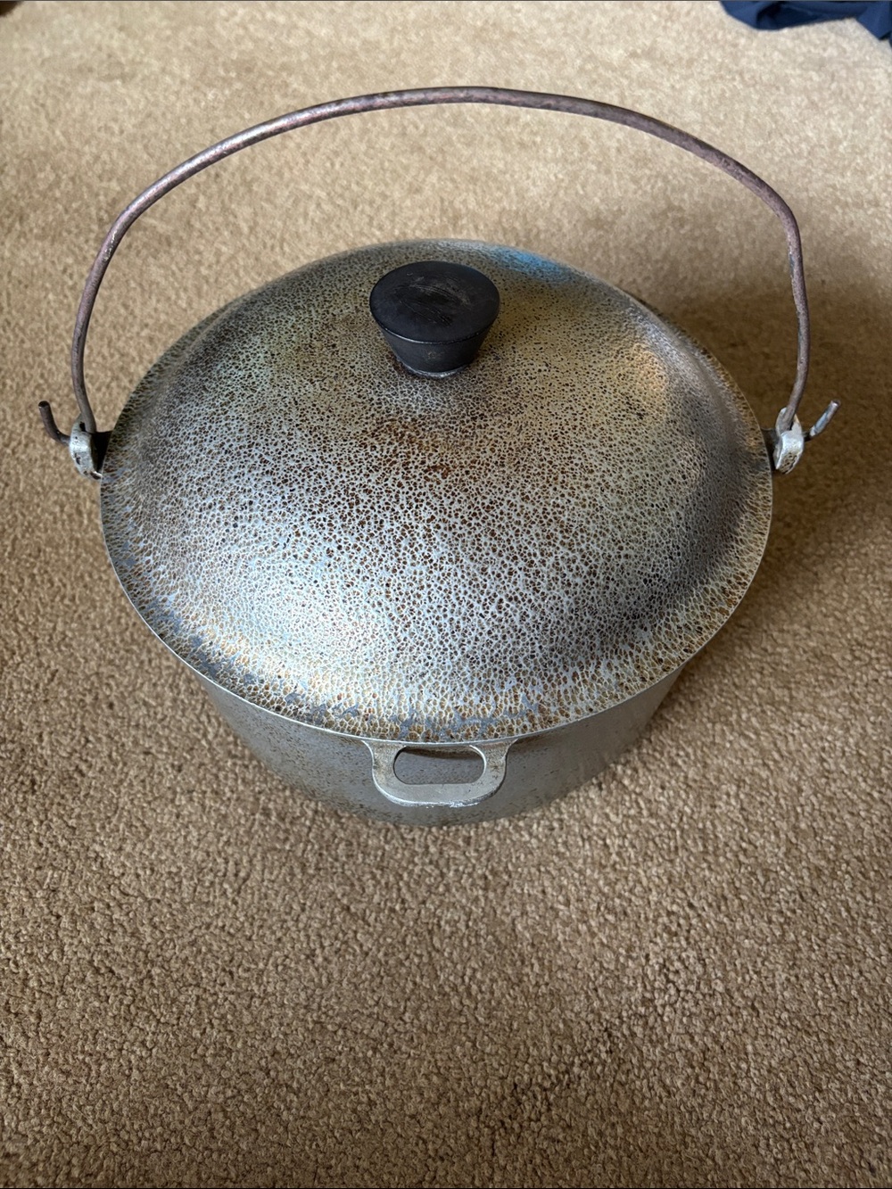 Vintage Club cast Aluminum Pot with Lid and Bail Handle